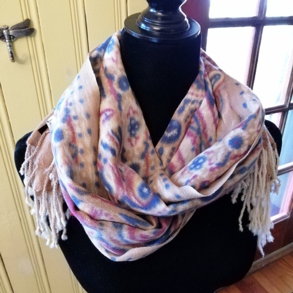 Lucky Unusual Boho Light Wool Fringe Wrap/Scarf - Picture 4 of 7